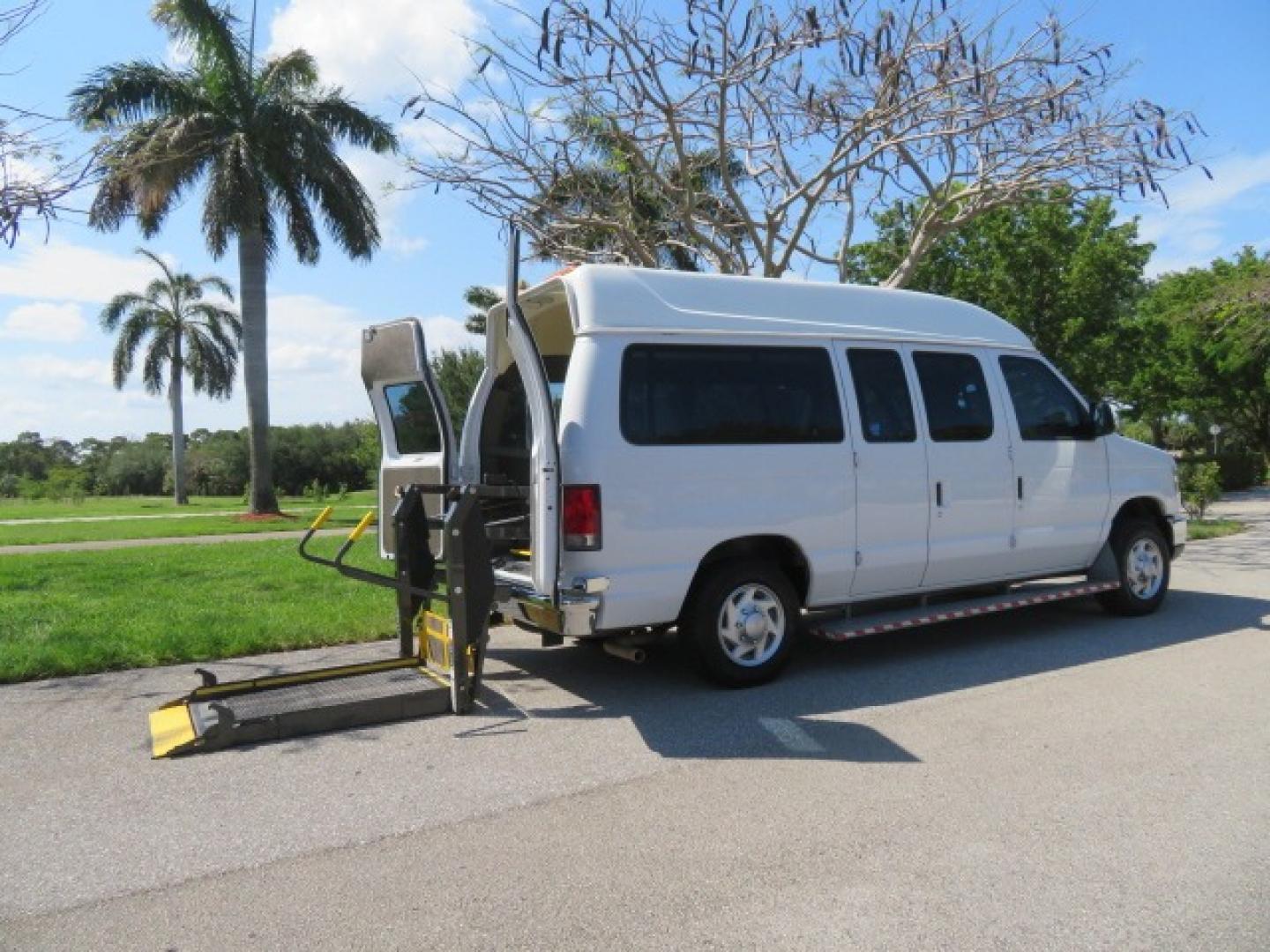 2014 White /Gray Ford E-Series Van (1FTNE1EW1ED) , Automatic transmission, located at 4301 Oak Circle #19, Boca Raton, FL, 33431, (954) 561-2499, 26.388861, -80.084038 - Photo#44